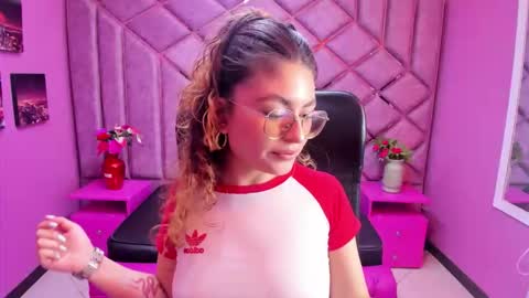 Snapshot of emili_rouse_ chatting on October 4, 9:13 pm Emy  online show from October 4, 9:13 pm