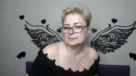 EmiliaGree online show from April 10, 5:28 pm