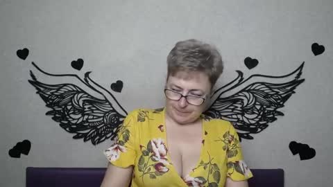 EmiliaGree online show from April 15, 5:42 pm