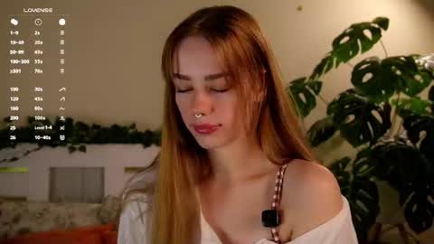 Snapshot of emiliaheather chatting on August 2, 12:20 am Tessa online show from August 2, 12:20 am