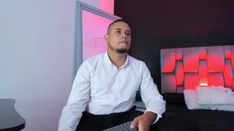 emilianoclarke online show from September 11, 12:33 am