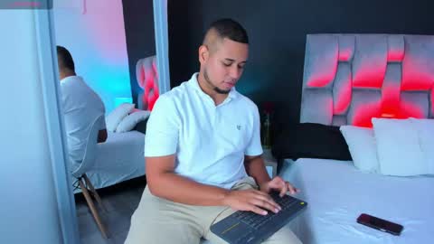 emilianoclarke online show from September 13, 12:10 am