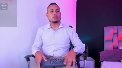 emilianoclarke online show from September 26, 2:04 am