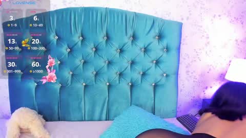 Emilie James online show from December 19, 8:44 pm