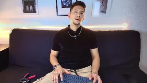 Snapshot of emiliocum_24 chatting on June 21, 8:06 am EMILIOCUM online show from June 21, 8:06 am