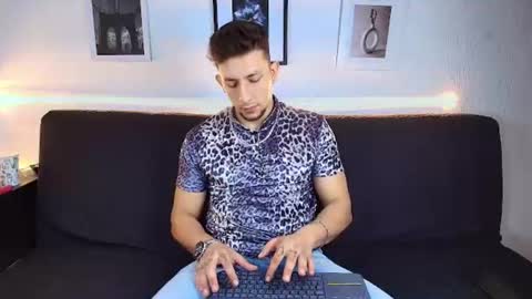Snapshot of emiliocum_24 chatting on July 1, 4:58 am EMILIOCUM online show from July 1, 4:58 am