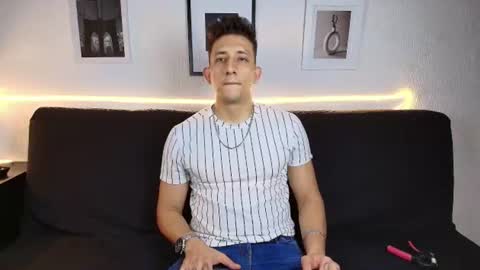 Snapshot of emiliocum_24 chatting on July 6, 4:31 am EMILIOCUM online show from July 6, 4:31 am