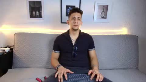 Snapshot of emiliocum_24 chatting on July 15, 5:02 am EMILIOCUM online show from July 15, 5:02 am