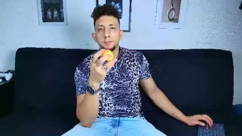 Snapshot of emiliocum_24 chatting on July 29, 5:38 am EMILIOCUM online show from July 29, 5:38 am