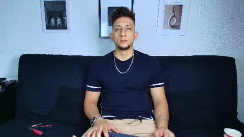 Snapshot of emiliocum_24 chatting on August 1, 12:32 am EMILIOCUM online show from August 1, 12:32 am