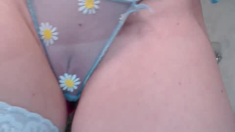 Snapshot of emilly_angel chatting on December 4, 7:55 pm Emily online show from December 4, 7:55 pm