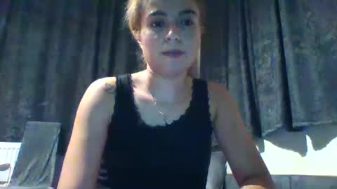 Snapshot of emilly_daniel chatting on February 2, 7:46 pm Emilly and Daniel online show from February 2, 7:46 pm