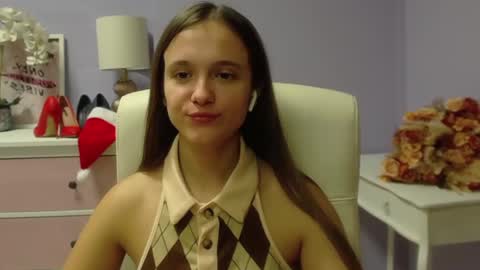 Snapshot of emilly_lust99 chatting on December 12, 11:07 am Emilly online show from December 12, 11:07 am