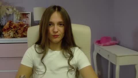 Snapshot of emilly_lust99 chatting on January 24, 7:41 am Emilly online show from January 24, 7:41 am