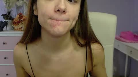 Snapshot of emilly_lust99 chatting on February 17, 7:26 am Emilly online show from February 17, 7:26 am