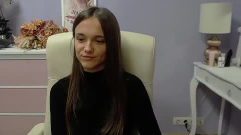 Snapshot of emilly_lust99 chatting on October 2, 7:04 am Emilly online show from October 2, 7:04 am