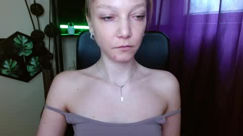 Emilly online show from April 11, 7:56 am