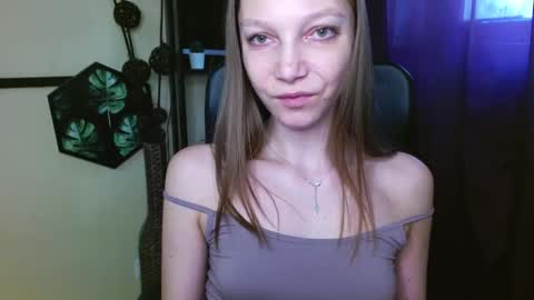 Emilly online show from April 20, 1:36 pm