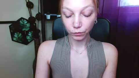 Snapshot of emilly_xkiss chatting on April 22, 2:18 pm Emilly online show from April 22, 2:18 pm