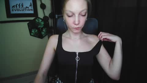 Snapshot of emilly_xkiss chatting on April 29, 12:42 pm Emilly online show from April 29, 12:42 pm
