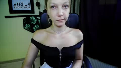 Snapshot of emilly_xkiss chatting on July 15, 12:21 pm Emilly online show from July 15, 12:21 pm