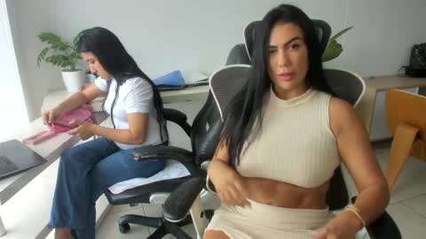 Emilly  online show from April 6, 2:07 pm