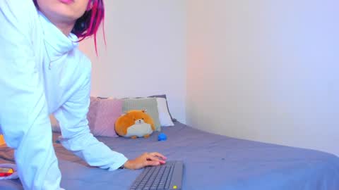 Snapshot of emillyhils1 chatting on February 5, 6:46 am emilly online show from February 5, 6:46 am