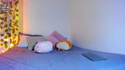 Snapshot of emillyhils1 chatting on March 6, 11:36 am emilly online show from March 6, 11:36 am