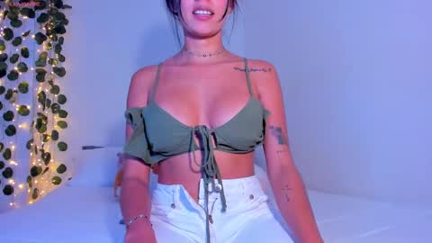 Snapshot of emillyhils1 chatting on October 11, 7:12 pm emilly online show from October 11, 7:12 pm