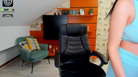 EmillyTaylor online show from February 4, 10:54 am