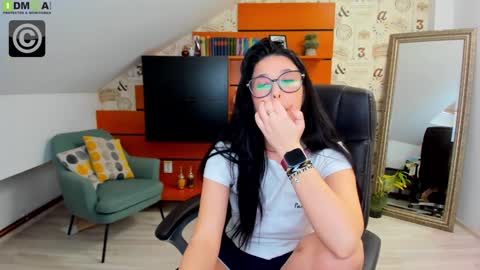 EmillyTaylor online show from February 5, 7:50 am