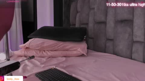 Snapshot of emily___fox chatting on March 12, 12:04 pm Emily online show from March 12, 12:04 pm