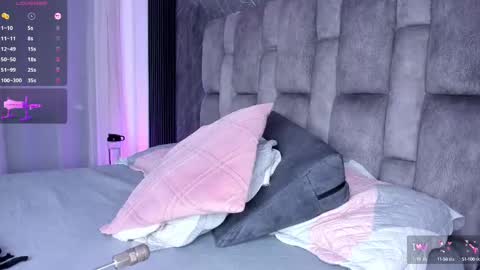 Snapshot of emily___fox chatting on September 15, 12:16 pm Emily online show from September 15, 12:16 pm