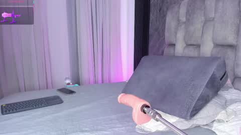 Snapshot of emily___fox chatting on October 11, 12:04 pm Emily online show from October 11, 12:04 pm