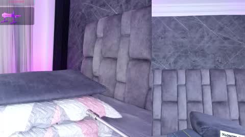 Snapshot of emily___fox chatting on October 23, 12:04 pm Emily online show from October 23, 12:04 pm