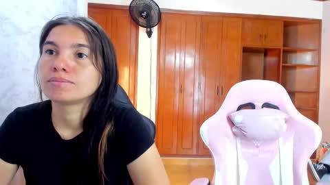 Snapshot of emily_and_soffy chatting on March 3, 11:49 am Emily and Soffy online show from March 3, 11:49 am