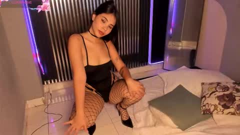 Snapshot of emily_beltonn chatting on October 11, 9:02 pm              online show from October 11, 9:02 pm