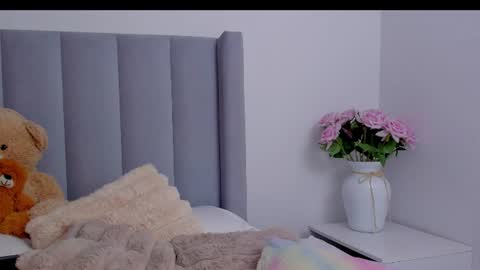 Emily  online show from July 28, 6:20 pm