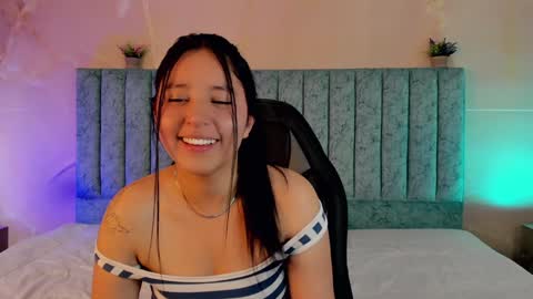 Snapshot of emily_carter19 chatting on December 10, 7:43 pm Emily Carter online show from December 10, 7:43 pm
