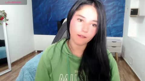 Snapshot of emily_carter19 chatting on February 27, 4:20 am Emily Carter online show from February 27, 4:20 am