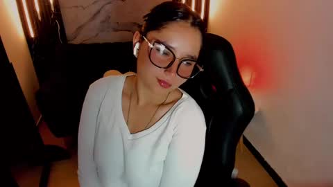 Snapshot of emily_carter19 chatting on September 23, 3:26 pm Emily Carter online show from September 23, 3:26 pm