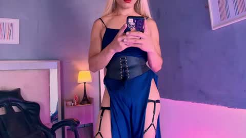 emily_castillo1_ online show from July 10, 7:01 am