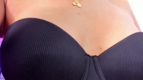 Snapshot of emily_ellen chatting on December 30, 4:40 pm Emily online show from December 30, 4:40 pm