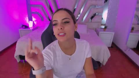 Snapshot of emily_ellen chatting on September 16, 11:11 am Emily online show from September 16, 11:11 am