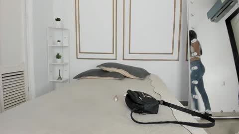 Snapshot of emily_gaviria1 chatting on March 3, 11:49 am emily_gaviria1 online show from March 3, 11:49 am