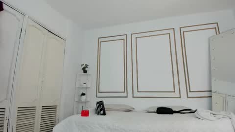 emily_gaviria1 online show from March 28, 12:16 pm