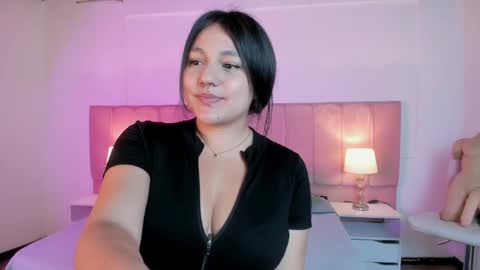 Snapshot of emily_gv1 chatting on April 23, 6:43 pm Emily online show from April 23, 6:43 pm