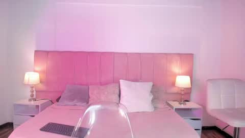 Snapshot of emily_gv1 chatting on May 1, 12:32 pm Emily online show from May 1, 12:32 pm