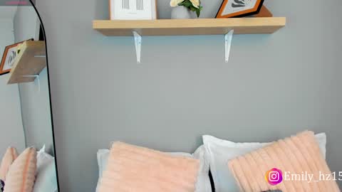 Snapshot of emily_haze chatting on December 4, 1:53 pm Emily online show from December 4, 1:53 pm