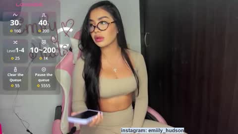 Snapshot of emily_huddson_ chatting on October 28, 3:21 am independet model online show from October 28, 3:21 am